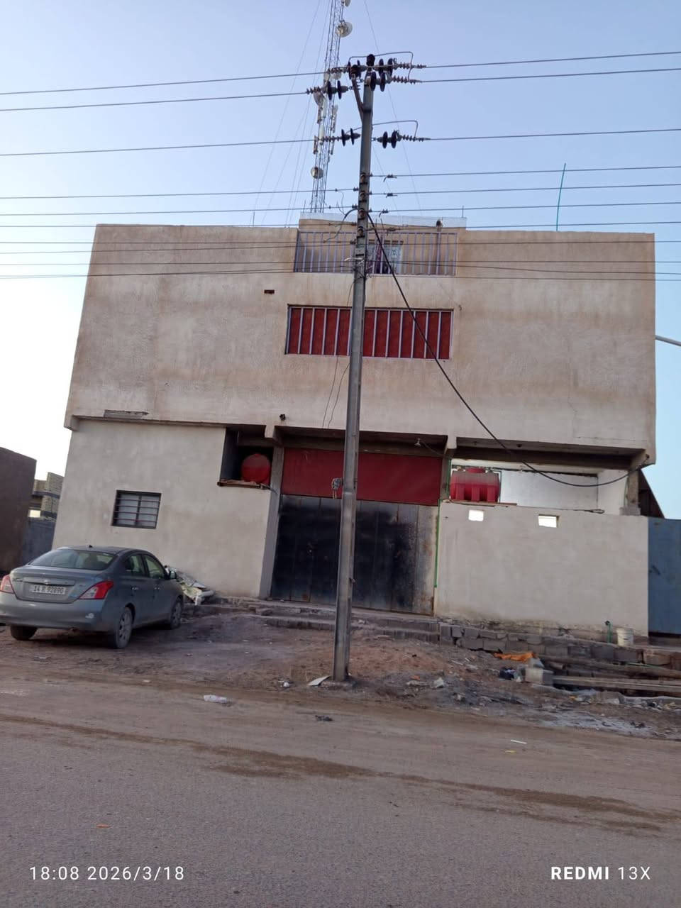بناية للبيع احولك الراعيها مباشر 
مساحة / 130 متر ميريه
تصلح كمجمع طبي او عيادات 
طابقين
التفاصيل . 
الطابق الارضي . يحتوي على شقق 2 
الشقة رقم 1 تحتوي غرفة ومطبخ وصحيات وهول 
الشقة رقم 2 تحتوي على غرفة ومطبخ وصحيات
الطابق الاول . يحتوي على شقة واحدة غرف منام 2 ومطبخ وهول كبير وصحيات والدرج خارجي 
علما الشقق مؤجرات وتحتوي ايضا على برج انترنت مؤجر
العنوان / البصرة . كرمة علي . حي الرسالة . شارع السوك
السعر / 140 مليون وبيها مجال 
مراسلة خاص او واتساب / ***********
