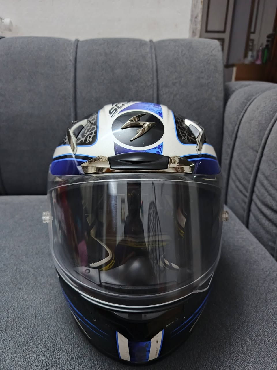 SCORPION
DOM

Design

وياها ييجي مانع ضباب داخلي 

قفل جامه 

حلقات ربط Titanium

بيها منفاخ ضغط 

حجم s 56cm

مكاني بغداد ***********
