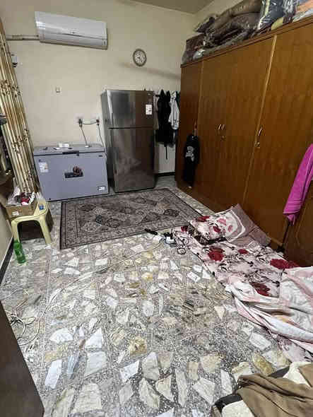 السلام عليكم 
بيت مساحه 70 متر مربع الشعله قطاع السادس الغربي خلف سكلة حيدر التميمي منطقه معزوله من اربع شوارع ومبلطه مقرنص البيت في الفرع الثالث 
منطقه راقيه 
غرف كبار والبيت متعوب عليه بناء درجة اولى يتكون من استقبال ومطبخ وغرفه وحمام والطابق الثاني غرفه وحمام وهول صغير وسطحين وفوك ع السطح الثاني مخزن البيت بناء درجة اولى مواد بناء مضبوطه سيراميك كاشي 
الرقم/ ***********
السعر: 85
