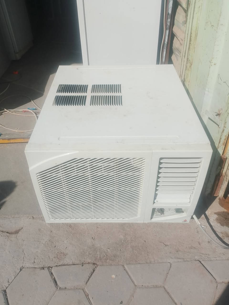مكيف الحافظ حجم طويل
شغال قرص شركه فقط راتيتر الامامي معوج اثر غسل 
150 نهايته توصيل موجود ***********
