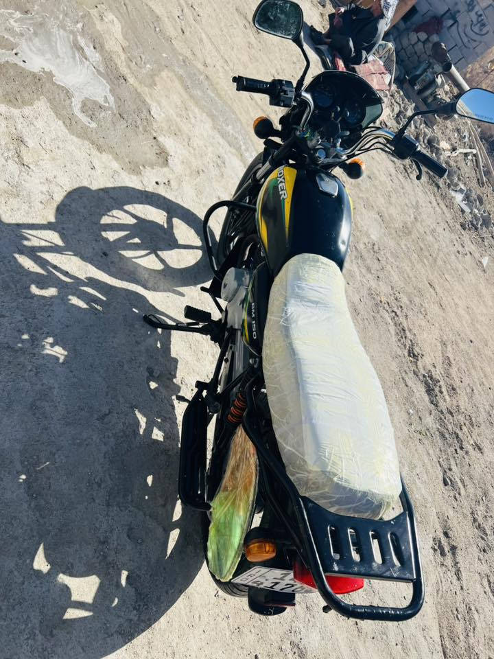 ‏سلام عليكم Boxer موديل 22 الدراجة ما مفتوحة نهائيا حلوة بس حاليا يمكن تريد تقوم احتمال تبخير دراجة نظيفة شوفت عينك رقم وسنوي 29 الدراجة كفالة العامة ما مفتوحة قبل مكان البصرة القرنة الثغر السعر 1,000,650 وبيها مجال***********
