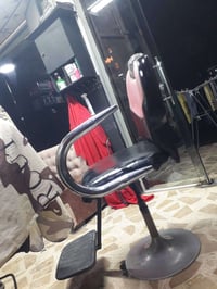 كرسي حلاقة • خاص