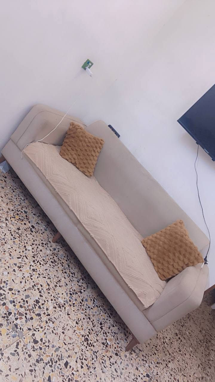 عندي ذني قنفتين وحده بيها ضرر الخشبه الي بالضهر طاكه مأشرة عليها بالصورة ويحتاج شوية تنظيف رايدته ب ١٥٠


**إذا كنت صاحب هذا الإعلان وتريد حذفه لأي سبب، رجاءا أرسل رسالة إلى الدعم الفني**