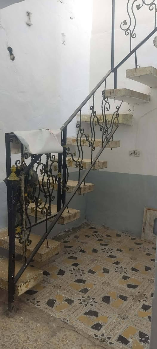 بيت للبيع في الرضوية بلبداية قريب الشارع الرئيسي يحتوي على غرفتين وصاله ومطبخ وتخاريج للأستفسار أكثر المراسلة على الرقم *********** متواجد على واتساب والخط فقط
