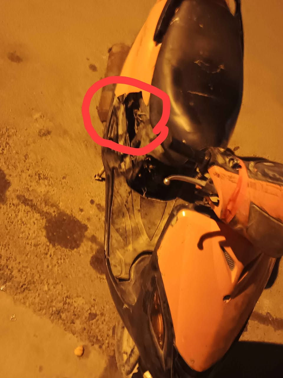 ماكس 140 لون مميز برتقالي شلعه ومعدل فول محرك ناعم ومستقر بس عوزها كعكه صالنصه نكره سلف اشاير شغلات لايت امامي واكف كيج بانزين يُشَتغلً رايدها ب 260 ومجالها بسيط عنواني بغداد حي العامل *********** بغداد, العراق
