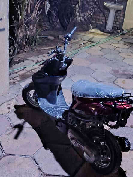 دراجه لبيع دراجه خير من الله نضيفه مكينه ٨٠ كلي ما عوزه لسعر ٢٠٠ وبيه مجال ***********
