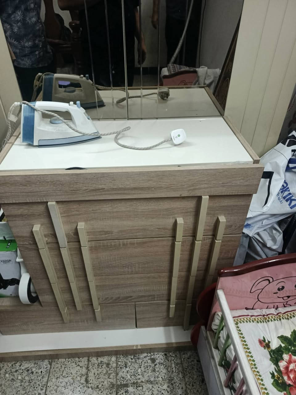 غرفه مستعمله قليل نضيفه سعره350 رقم الهاتف ***********

