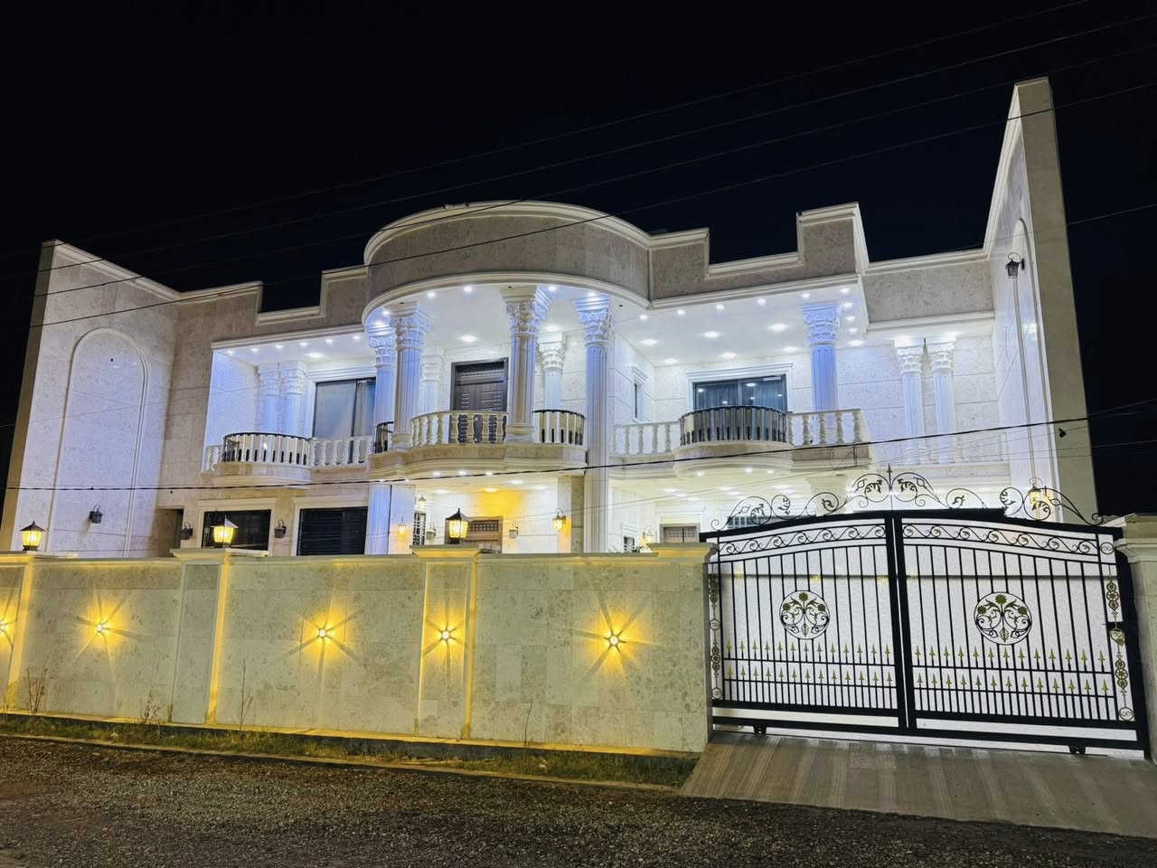 اللهم صلي وسلم وبارك ع نبينا محمد وآله وصحبه وسلم ❤️فله البيع مسحة 700متر تحتوي ع خمس غرف مساحة الغرفه 5في 8اصغر غرفه 5في اربعه غرفتين اسويت تحتوي ع ديوان طول 25متر مثث تباع مع الأثاث سند 25رحمه الولديكم وجزاكم الله خير المايشتري إلا يعلق ويكسر بحلال الناس ملاحظه وطول المطبخ 8متر في خمسه شغل كله درجه أولى رقم الهاتف واتساب متوفر ***********💐السعر 950مليون العنوان البكرية مال الغزاليه بناء حديث 2025
