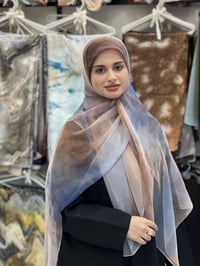 شالات فخمة • يومي ومناسبات • توصيل سريع