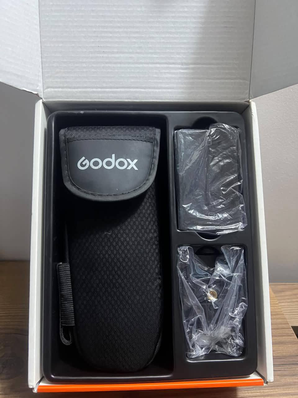 GODOX V1 PRO CANON
بعده بالباكيت استخدام شهرين
( مراوس بنسخة سوني من نفس الفلاش ) أو للبيع
• TTL + HSS لغاية 1/8000
• رأس دائري يعطي إضاءة ناعمة واحترافية
• مناسب للعرايس والبورتريه والتصوير الخارجي
• بطارية قوية تدوم فترة طويلة
• شحن سريع وأداء ثابت
• يدعم جميع أجهزة Godox Trigger
الفلاش نظيف وشغله ممتاز بدون مشاكل
المحتويات كاملة:بطارية + شاحن + قاعدة + كرتون + جنطة
الموقع بابل السعر : ( 250 الف و بي مجال ) 
تواصل خاص او على الرقم 0771437946


**إذا كنت صاحب هذا الإعلان وتريد حذفه لأي سبب، رجاءا أرسل رسالة إلى الدعم الفني**