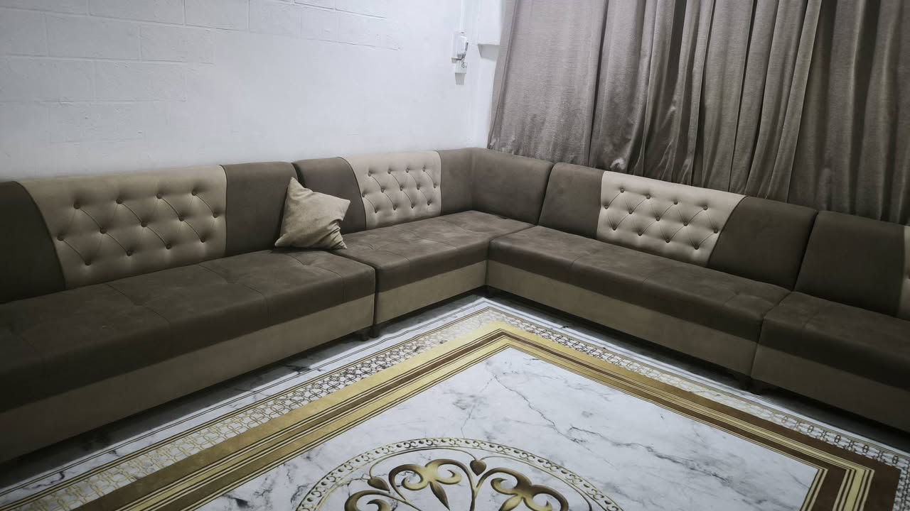 ديوان استعمال قليل تفصال 10متر  5قطع لون بيجي غمق وفاتح .السعر 
600.000 الف البصره الموفقيه
***********واتساب
