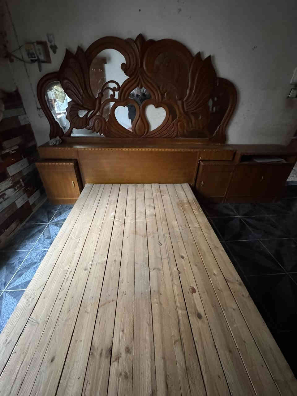 السلام عليكم 

مكلف بالنشر

غرفة اخشاب مستخدمة  نظافة ممتازة 

نجارة عراقية  درجة أولى 

العنوان / كوت- الزهراء 

رقم الهاتف/***********
