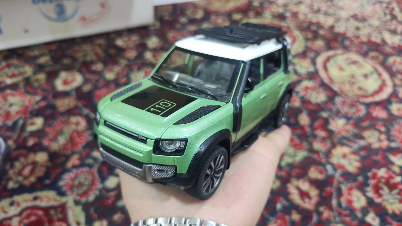 سيارة لاند روفر ديفندر 110 (Land Rover Defender) موديل معدني مميز
المميزات التفاعلية:
🔊 مؤثرات صوتية: صوت تشغيل المحرك والمنبه.
💡 إضاءة: المصابيح الأمامية والخلفية تعمل عند الضغط أو فتح الأبواب.
🚪 تفتح بالكامل: إمكانية فتح الأبواب الأربعة، غطاء المحرك، والباب الخلفي.
🏗️ الملحقات: مجهزة برف سقف، سلم جانبي، وإطار احتياطي خلفي.
السعر/25 الف فقط
يوجد توصيل لجميع محافظات العراق


**إذا كنت صاحب هذا الإعلان وتريد حذفه لأي سبب، رجاءا أرسل رسالة إلى الدعم الفني**
