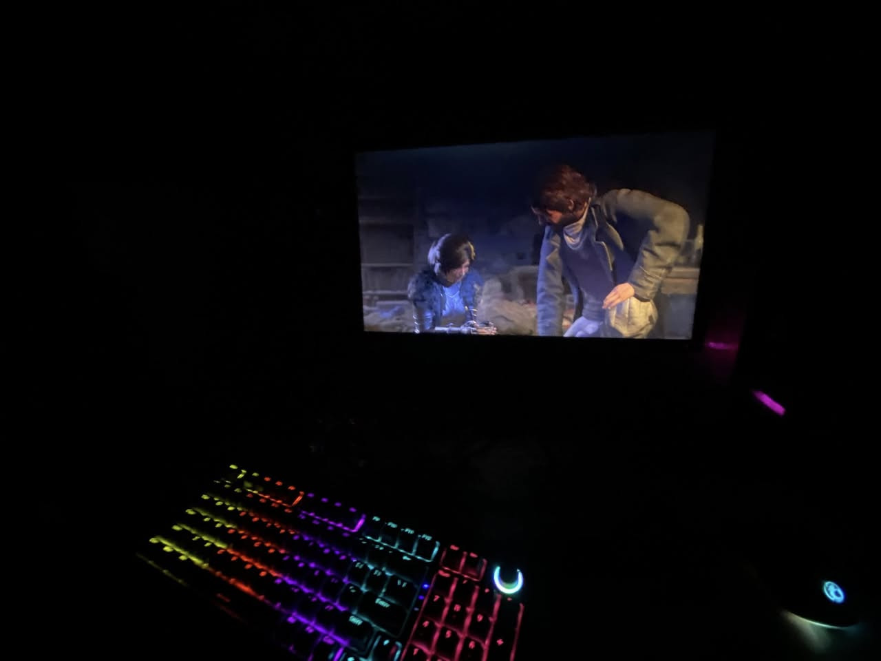 � كيس ألعاب + شاشة + ملحقات + UPS للبيع 🔴

📌 الحالة: مستعمل سنة
📌 الاستخدام: نظيف، بدون أي مشاكل
📌 الحرارة: ممتازة وما ارتفعت نهائياً

⸻

🖥️ مواصفات الكيس:
• 🔹 المعالج: Intel Core i3-10105F
• 🔹 كرت الشاشة: GTX 1650 – 4GB
• 🔹 الرام: 16GB DDR4
• 🔹 التخزين:
• ssd 256GB
• HDD 500GB
• 🔹 المذربورد: ASUS PRIME H410M-K
• 🔹 البور سبلاي: 500W Deepcool
• 🔹 الكيس: Deepcool
• 🔹 النظام: Windows 10 Pro – 64bit
• 🔹 DirectX 12 شغال بدون مشاكل

⸻

🖥️ الشاشة:
• 📺 Samsung
• 🔹 دقة 1080p
• 🔹 تردد 60Hz
• 🔹 حالة ممتازة

⸻

🎮 الملحقات:
• 🖱️ ماوس Snap Dracon
• ⌨️ كيبورد Red Switch (جديد)
• 🎮 يد PlayStation 4 + ميز
• 🔌 UPS Metex 1000VA (يحمي الجهاز من انقطاع الكهرباء)
وياهة الميز يعني بس تربط وتلعب كلشي كامل  اخي الميز هدية 
⸻

✅ ملاحظات مهمة:

✔️ الجهاز نظيف جداً
✔️ ما بي أي أعطال
✔️ ماكو مشاكل حرارة
✔️ يشغل أغلب الألعاب بسلاسة
✔️ مناسب للألعاب، الدراسة، الشغل

⸻

💰 السعر:
➡️ 650 دينار عراقي
(قابل للنقاش للجاد فقط)

📍 المكان: بغداد الغزالية
📞 للتواصل: ***********
