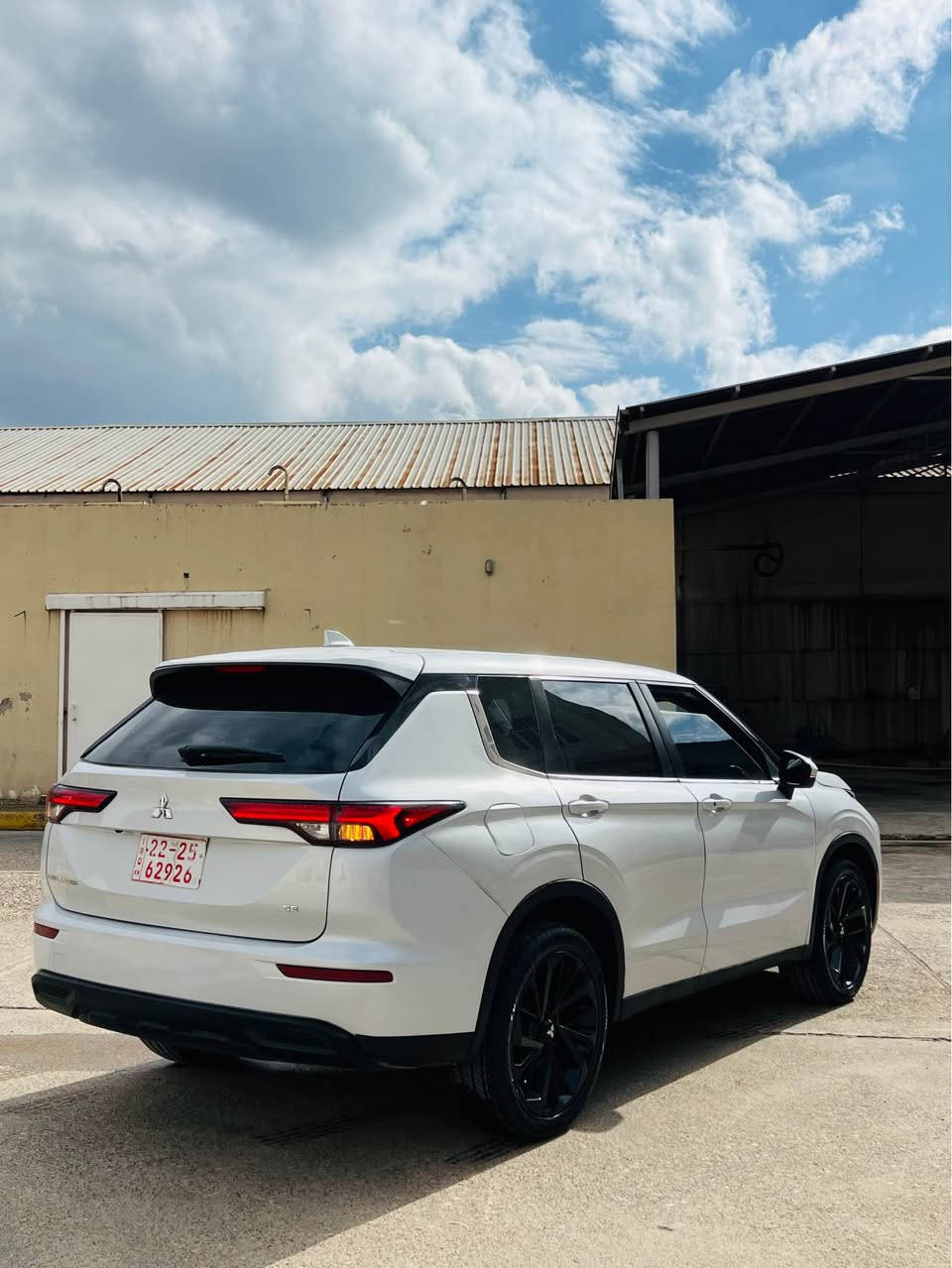 2023 MITSUBISHI OUTLANDER, SE وارد أمريكي
ميتسيوبوشي ئاوتلاندةر موديل 2023 SE وارد أمريكي
رقم شاسي موجودة 4 پارچةي بوياخة بةبئ ناوگرتن
شاسي دواخل شرت 7نفري 7 راكب شرت رقم كردن
***********✅☎️صابركارس تيجارة للسيارات اكر, نينوى
