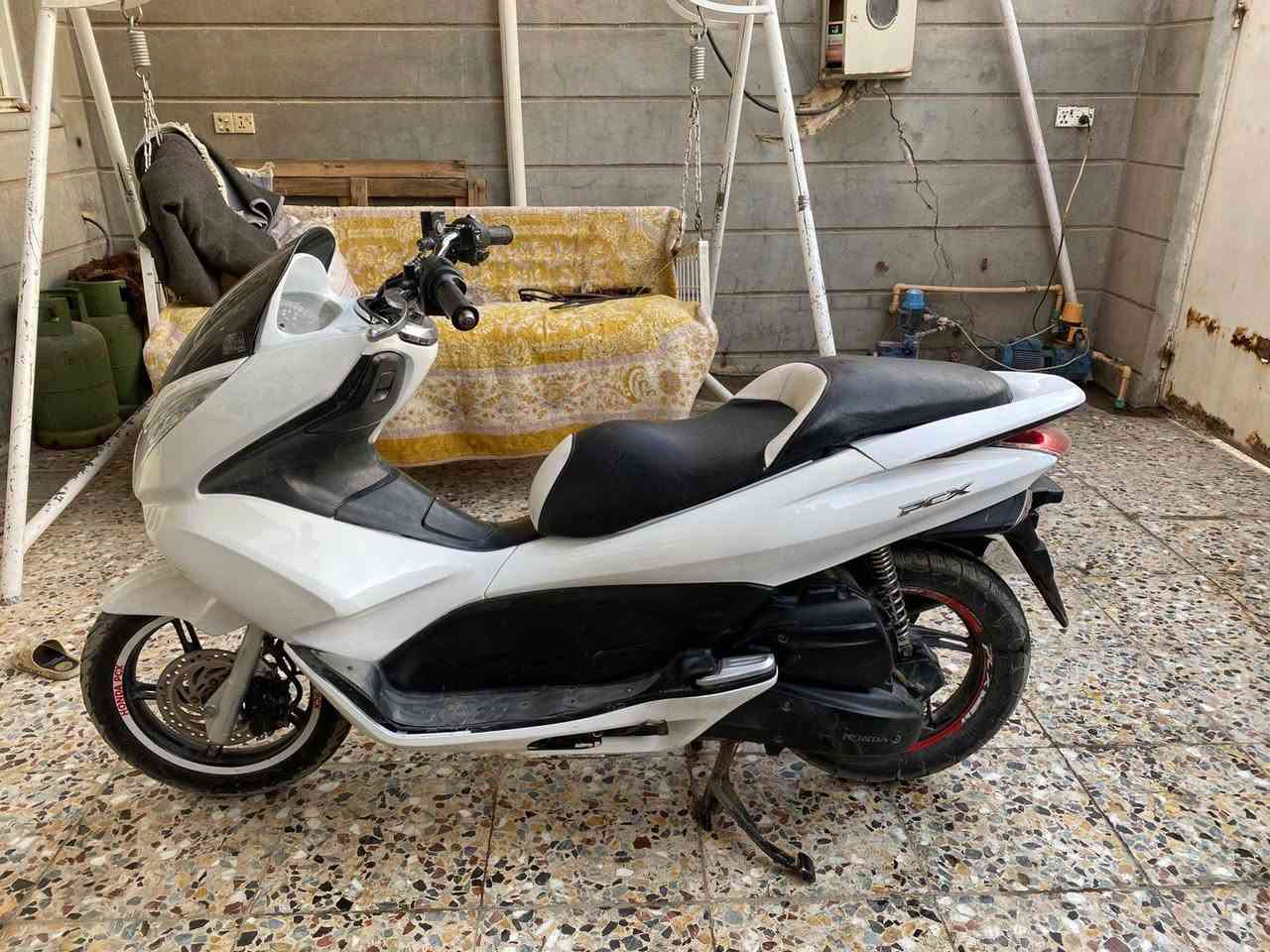 سلام عليكم 
بي سي اكس جيل اول ياباني 
مكينة خرسة دراجة نكرة 
لا نضوح لا تبخير 
ابيع كوم حديد 
اكفلهة حلال حرام تاخذهة من بيتي 
السعر مليون قفل لتعاملني
عنواني جسر الدوار
***********
