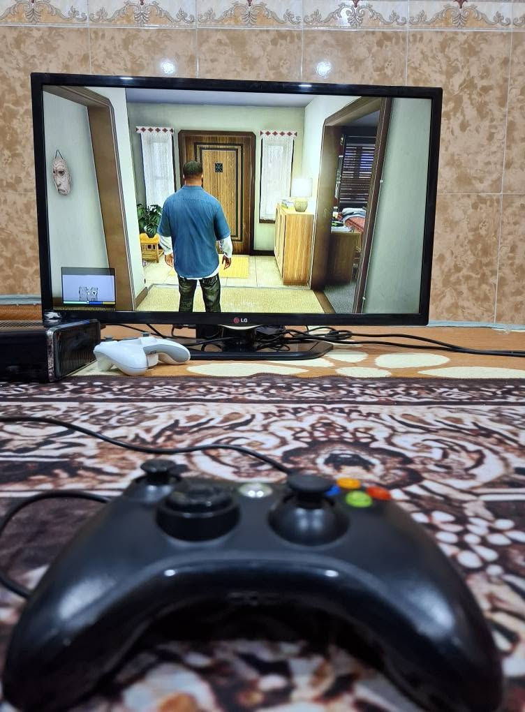 سلام عليكم بلي اكس بوكس 360 سلم مكفول
نضيف كلش وكله شغال شرط الفحص ويا 2 جوستك
بي العاب 60 لعبه ب GTA 5 وهواي العاب 
السعر 120 وبي مجال قليل مكاني ناصريه مركز 
*********** ناصرية, ذي قار
