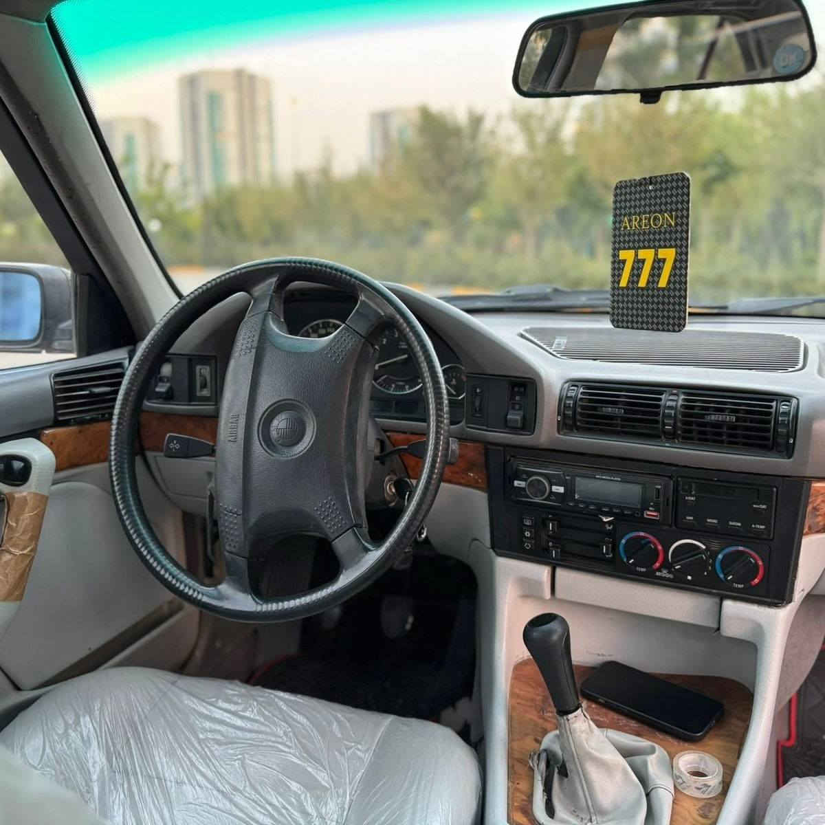 بی ئێم دەبلیو 1992 مواسەفات 525 
ما شاء الله ئاڕمی ئەسڵی سلێمانی 
فول مواسەفات  ناو سپییی
سلایت/جام کارەبا /کوشن هیتەر/ 
پەردەی کارەبای سویچ کۆنترۆل/ 
دەبل چەکمەجە/عەدەسە کامل گیانی بەشەرت 
پێشو پشتی کەبسە
داعمی بۆ داعمی چالو نوکتەی هەبو پارەببڕە بەشەرت 
چوار ویلو تایەی لۆک لۆکی لە ژێرە 
کامل کارەبایو گیانی بەشەرت 
٢٥٠ مەسرەفی تیا نیە
 لە سایەقێکی کەمە سەیارەی مەعرەز نیە 
هی ژێر خۆمە تەبرید ساردو گەرم و مەرکەزی 

سـعـر : لە کۆمێنت داوابکە ڕاستەوخۆ بۆت دێت 📥 

گێڕو مەکینەی بەشەرتی ١٠٠ فیتەر  
هیچ کێشەیەکی تێدا نییە 

ژمارەی خاوەنەکەی 
‎*********** ڤایبەر و واتساپ
