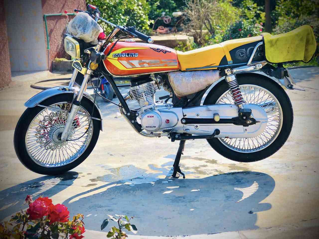 السلام عليكم دراجه تايكر موديل ٢٤ دراجه نضيفه  محرك جديد خير من الله ماناقصهة اي شي  شاشه عرض شغاله  كلشي شغال كهربائيات راسني خاص


**إذا كنت صاحب هذا الإعلان وتريد حذفه لأي سبب، رجاءا أرسل رسالة إلى الدعم الفني**