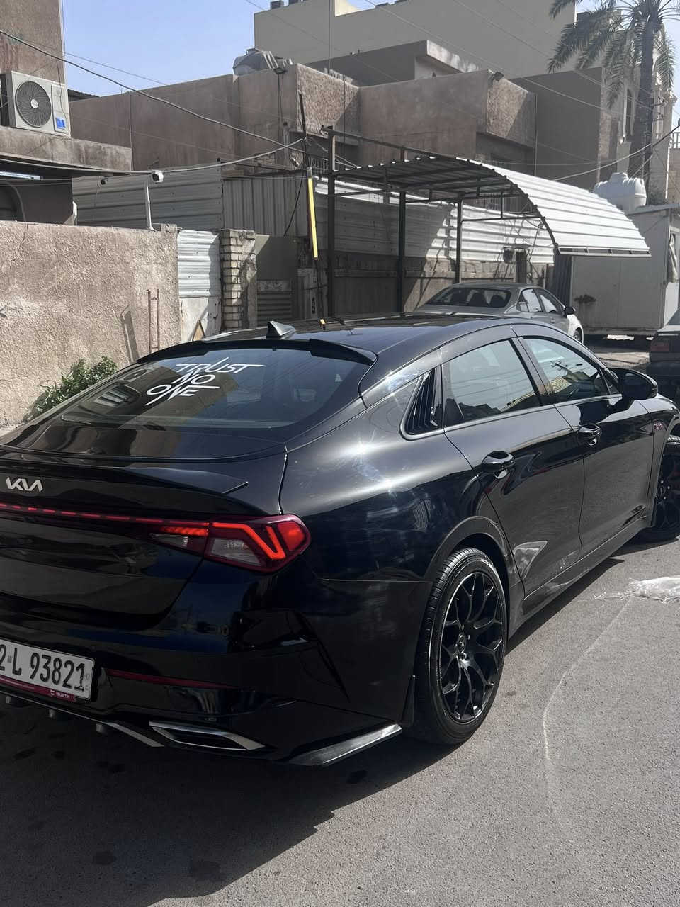 كيا كي فايف 22ex بريموم اعله مواصفات بل كي فايف قطعتين صبغ بدون دواخل بدون ايرباك بيها بارد حافه البنيد شي بسيط بجم كبس بدون حوض  ماشيه ٦٤ميل 
٤كامرات +سستم بوز 12سماعات 
كشنات ثنين كهرباء+تدفئه وتبريد وذاكره 
تبريد قطعتين +داخل صاج 
كشنات جلد اسود 
مري شفط +بانروما 
رادرات ٣٦٠+حساس امامي خلفي
مرايه تعتيم +جام اوتو 
السياره مصروف عليها وياله رياضيه سستم كامل كماليات ليدات داخلي متغير +ليدات خارجي متغير اصليات  
بوليش ونانو وحمام مسويلها 
للبيع 
 ***********
السعر ١٧٨ وبيها مجال بسيط
