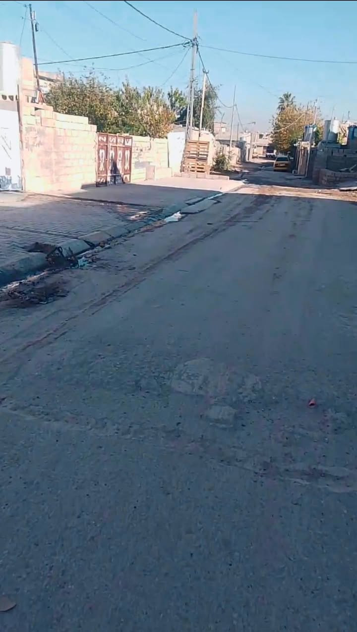 السلام عليكم دار للبيع مساحه 200 متر رقم مسجل بالبلديه
العنوان - واحد حزيران - شارع النخيل - خلف الخيم اول فرع العريض 
متكون من غرفتين و صاله كبيره واستقبال كبير معزول عن البيت  ومطبخ  ودرج داخلي وبيتونه مع صحيات خارجيه تواليت وحمام  عرض الشارع 15 متر مع رصيف 4 أمتار 
السعر المطلوب ٦٨ مليون وبي مجال ويرهم نصف المبلغ نقدآ والنصف الآخر بالقسط 
للاستفسار الاتصال على الرقم او الواتس اب 
*********** اسيا📞
*********** زين 📞
