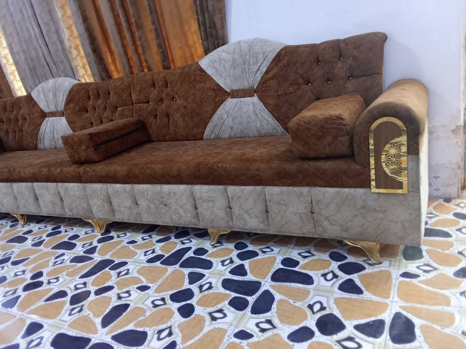 سلام عليكم  للبيع تخم كامل  ويا مخدات 10  ت زكام   خشب بلوك  20 متر جديد احلى من صورة سعر  مليون 400 وبي مجال قليل *********** واتساب و شكراً
