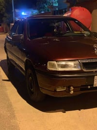 اوبل فيكترا للبيع والمروس مديل 1990مكينه1600 كير حداده كهربائية كلها ش...