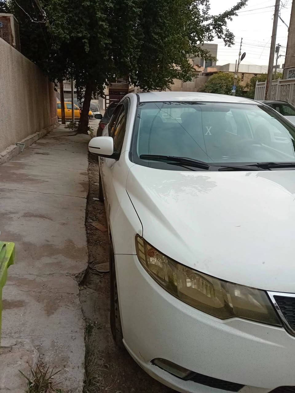 سيراتو موديل ١٣
بيه صبغ باب السايق وبارد بالجاملغ الخلفي
تخم تاير جديد 
صدرة جديد 
رقم اربيل 
سعرها ٩٥ وبيه مجال
مكاني بغداد 
***********
