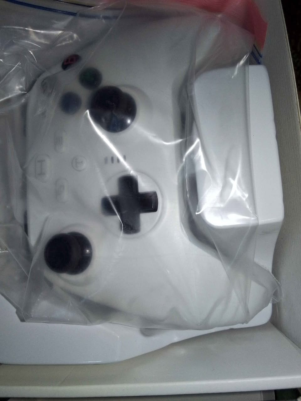 جويستك شحن تعمل على جميع الاجهزة ...
... تعمل على .... سوني 3 .. اكسبوكس ون فات .. اكسبوكس ون S .. اكسبوكس ون X .. اكسبوكس S و X اجهزة لابتوب وكمبيوتر ... تحتوي على شفتات اضافية خلفية ...
 يوجد معها مرفقات وصلة usb تشبه الفلاشة فيها انارة وزر للتعريف  .. كيبل شحن ..
ملاحظة .. شحن الجويستك يدوم لعدة ساعات طويلة والجويستك في وسط واجهتها تحتوي على انارة لمعرفة وقت انتهاء واكتمال الشحن .. كما انها حويستك عملية فعليا .. وكير التحكم ميكانيكي اي وداعا لعطلات الكير كنا يمكن تبديل بكارية شحنها لو انتهى نهائيا بعد سنوات من اللعب .. 
السعر فقط 45 الف مكاني دهوك سوق دهوك . دهوك, العراق


**إذا كنت صاحب هذا الإعلان وتريد حذفه لأي سبب، رجاءا أرسل رسالة إلى الدعم الفني**