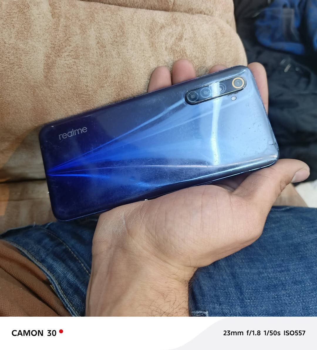 سلام عليكم جهاز ريلمي نضيف كلش كله شغل ذاكره ١٢٨ نت صوت مخابره كامره كله شغال مكاني بغداد ام الكبر والغزلان ***********
