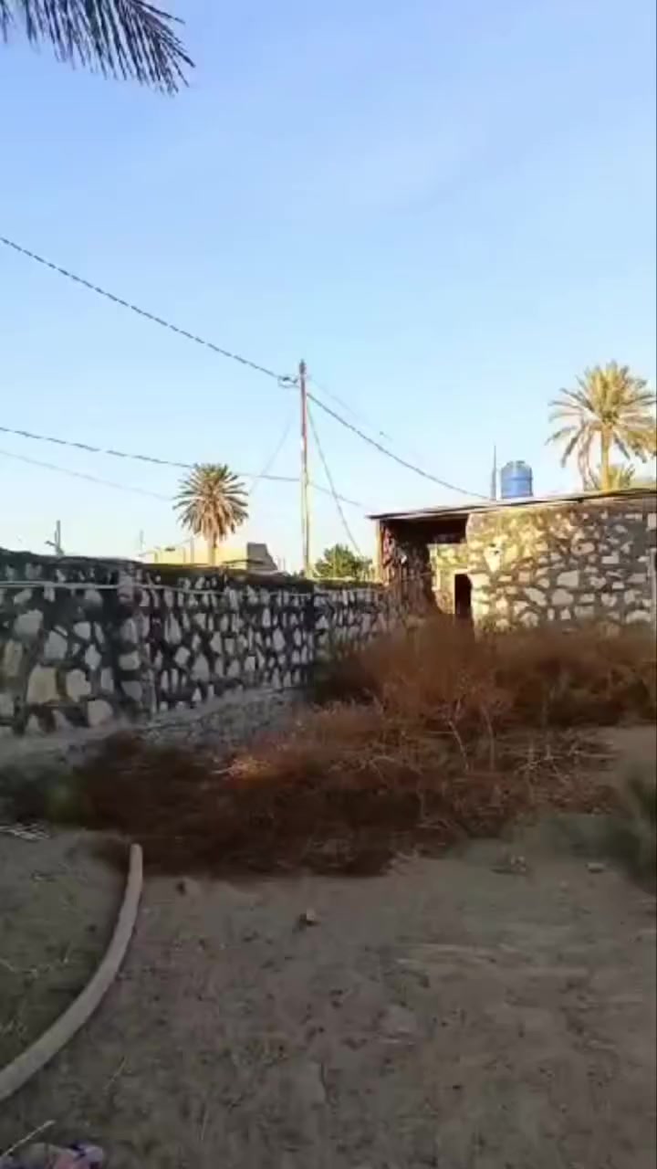 السلام عليكم ارض للبيع المساحه دونم طابو زراعي سند 25 واجهيه 30 متر وبي دار استراحه وبي 20 نخله متوفره كافة الخدمات العنوان كربلاء طويريج الحولي مقابيل شارع نظوري السعر أتصال او مراسله واتساب 
***********
***********
