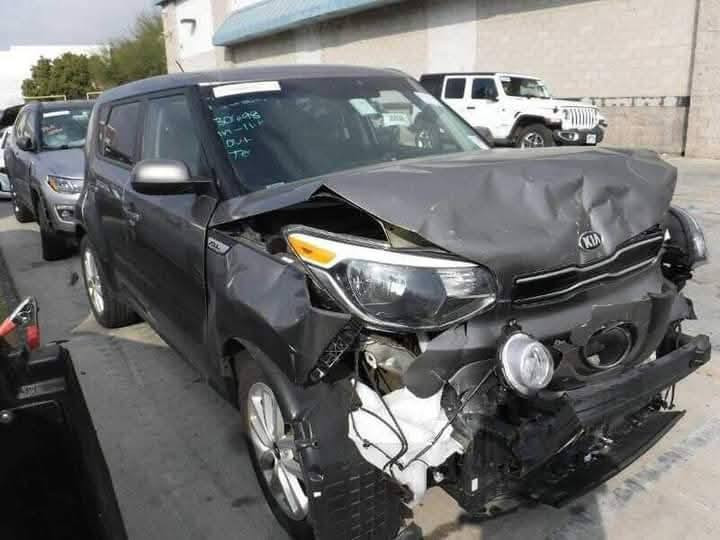 السلام عليكم
كيا صول2019 
لون رمادي 
ثلاث انواع قياده 
1.ايكو 2.سبورت 3.عادي 
حادثهاا بنيد جاملغ امامي 
ماشيه 118 ميل
 شاشه جبيره 
     كامره
مانع انزلاق 
تحديد مسار 
مثبت سرعه
  السعر 120 وبيها مجال 
رقم بغداد 
  ويل حجم 18
تحويل ثاني يوم 
الرقم الاستفسار  
***********

 *********** 
مكاني ديالئ 
خابر وتدلل
