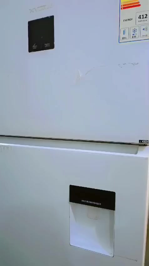 ثلاجة استخدمتها سنة ونص، حجمها كبير عائلي، وما دخلت للصيانة و التغيف موجود بيه ماركة السويدية بخارية، بيه حساسات  مفتوحة شوي خمس دقائق تطلع صوت.وبيه براد مي و صانعه الثلج بيه
سبب البيع: أريد أشتري وحدة أصغر، ما عندي مكان.
السعر: ٧٥٠ ألف، وأنا شريتها بـ ٩١٠ ألف


**إذا كنت صاحب هذا الإعلان وتريد حذفه لأي سبب، رجاءا أرسل رسالة إلى الدعم الفني**