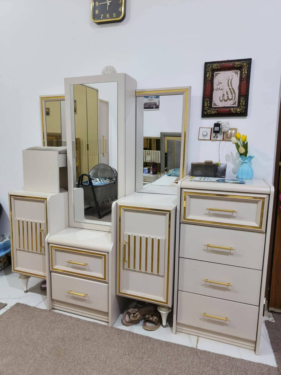 غراض بيت كاملة للبيع
غرفة نوم تركي 9 قطع ب800 بيها مجال
كاروك طفل هزاز جديد مامستخدم ب50 
دوشك نفرين ب50
تخم 5 قطع 10 مقاعد 5 كوشات ب450 بي مجال
ميز بلازما شغال اضاءة ب60
طبلات خشب 4 قطع نظيفة ب75
طبلات حديد وزجاج نظيفةة ب60
مرجوحة الحجم الكبير ب125
كاونتر 3،متر مع سنك متر ونص ب450 نظيف 
ثلاجة ب400
ميز المنيوم ب50
طباخ ب50
بنكات عدد 2 ب20 الوحدة
ساعه كبيرة ب10
مكاني الرفاعي .. ✅
#ملاحظة  رجاءا المو شراي لا يتعب نفسه ويتعبنا .


**إذا كنت صاحب هذا الإعلان وتريد حذفه لأي سبب، رجاءا أرسل رسالة إلى الدعم الفني**