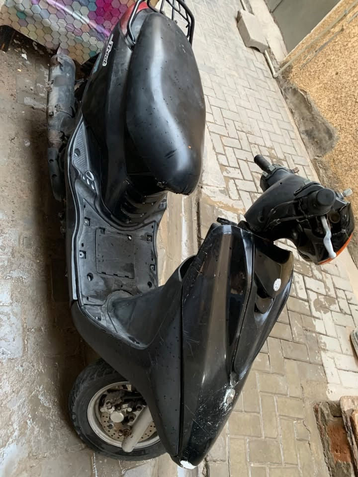 دراجة اكزز للبيع الدراجة يحتاجلها تجفيت الدراجة طافيه مثل ما موضح بالصورة تحتاج فقط تجفيت  
قيم بما يرضي الله  جماعة ال150 اعبر المنشور 
متواجد ع الفيس او ع واتساب 
***********
