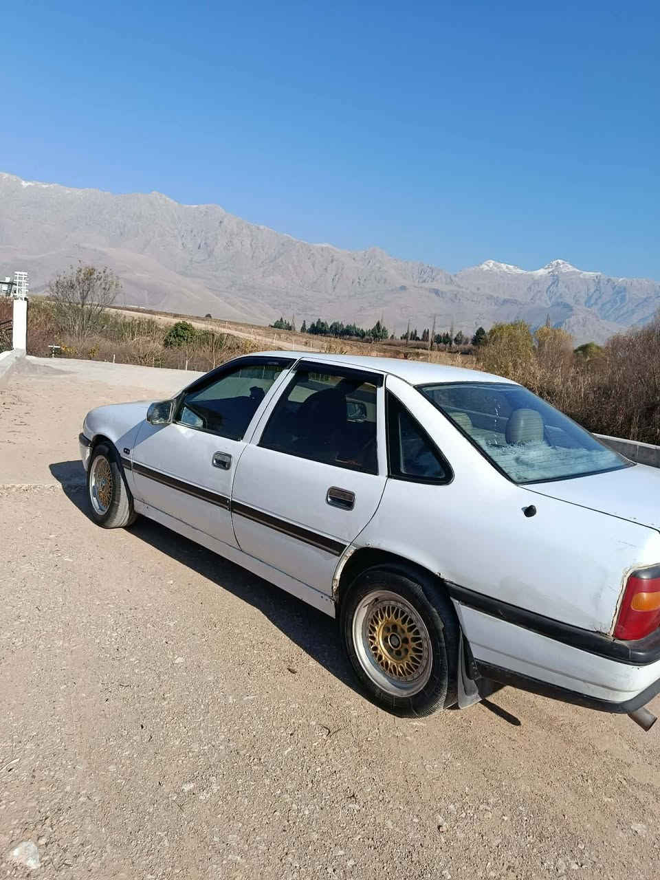 ئۆپل 1992
گێر و مەکینە بە شەرت  
پاک و جوان ماوەتەوە 
هەڵەبجەی شەهید

20 گەلا و مەععمەلە 

                                                                ***********
