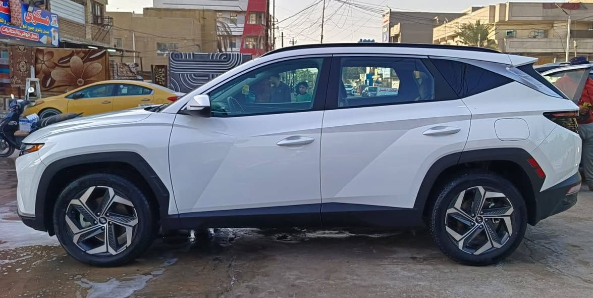 السلام عليكم
بيع او مراوس بتوسان او سبورتج موديل من 18 لحد 20 كون سيارة ما ماشيه هواي او سليتوز هم اراوس
.............
 سيارتي توسان ابيض 2023 وارد امريكي رقم بغداد انگليزي
ماشية 23 الف ميل قابل للزيادة
محرك 2500
3 انظمة قيادة 
 normal ، sport ، smart
جنطة كهرباء
اوتو ستوب
اوتو هولد
مانع انزلاق
رادار جانبي(مرايات)
مثبت سرعة
مثبت مسار(عدم خروج عن المسار)
نظام منحدرات
بصمة
فتحه بالقمارة
تحكمات ستيرن
كشنات تدفئه
كشنات تحكم كهربائي
كاميرا دوارة
شحن وايرلس
النقطة العمياء
وغيرها من التحكمات المعروفة
السعر 190 $ وبيها مجال بسيط جدا حگ جيتك
عنواني المشتل
- حادثها مياه  بسيطة لحد الدوسة فقط بحيث متعبر نسبة المياه 15% بشرط تفحص وتتأكد بنفسك وصور الحادث موجودة
- برغي البنيد مفتوح لغرض التعيار فقط فقط بحيث ليبل واحد
موبايل+واتساب ***********
***********
