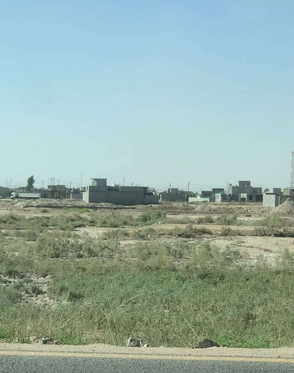 قطع اراضي للبيع عدد 2 مساحة كل واحده 250 متر ملاصقات البعض في الهارثه طلاع لمعيدي مقابل سيد سامي مدخل شارع لمسحب مع كل قطعه يوجد عقد وهويه من جمعية الانسانيه الاسكان في البصره للأستفسار الاتصال على الرقم ***********
