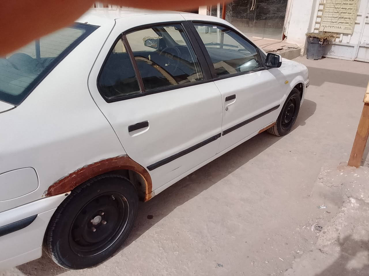 سياره سمند 2011رقم قادسيه مراوس بسياره صفره سايبه سمند بيجو بارص عنواني ديوانيه مكينه جديده تخم تاير بيهه صبغ بس قليل باب الخلفي اي ضربه مابيهه سياره سنويه ل2029.    ***********رقم الهاتف
