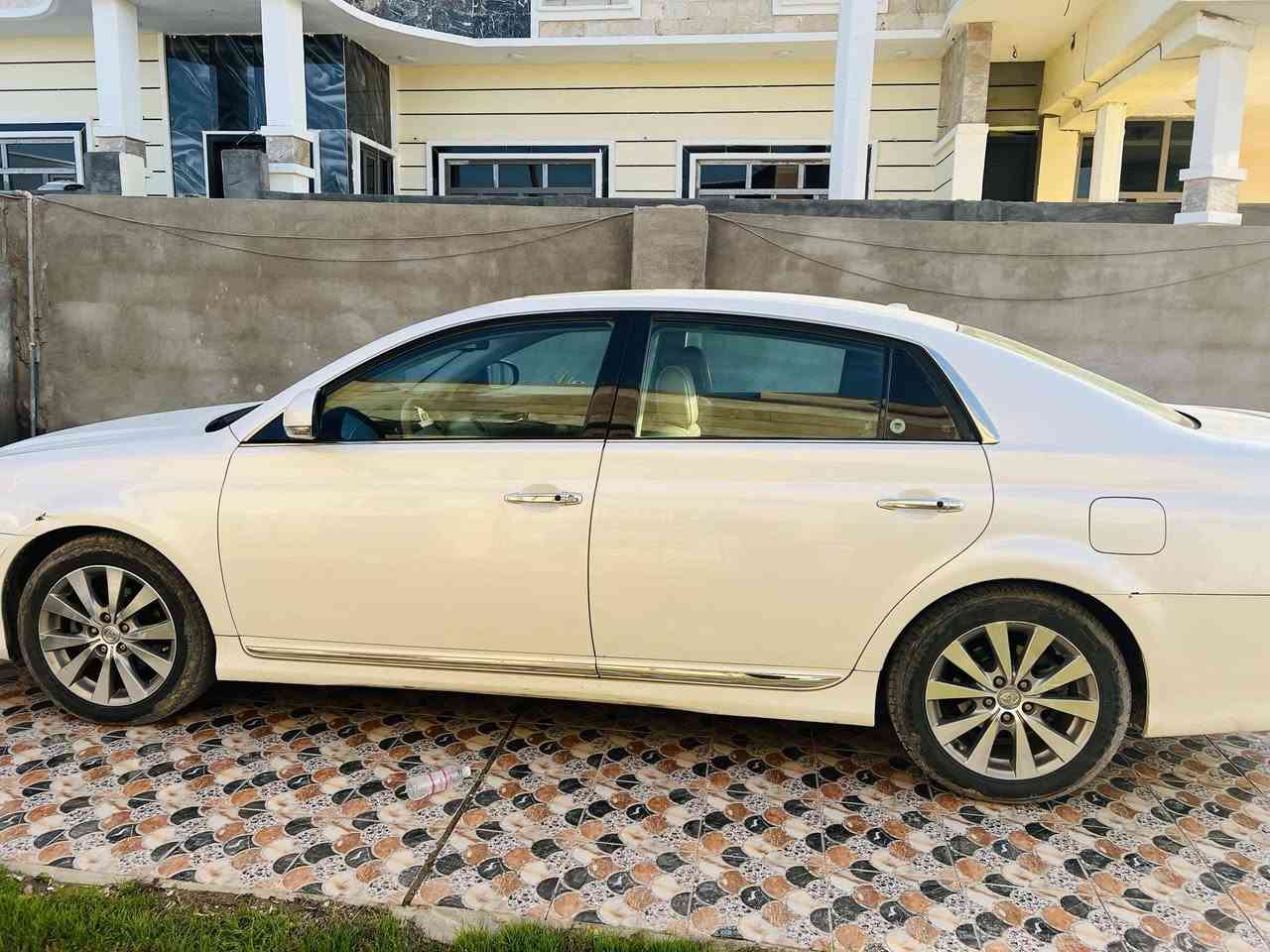 أڤلون 2012 
فول 1/1
كلين بدون ضرر مجرد شخوط مثل مامبين بالصوره لاصبغ ولا تبديل
گير محرك صدر كله جديد
سيارة نضيفه ومرتبه
موبايل ***********
