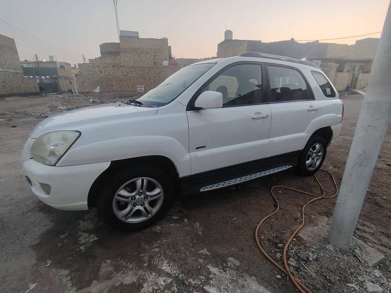 كيه سبورتج 2007رقم بصرة سنويه نافذة مكفولة ما عده صبغ في الباب الخلفي  (***********)
