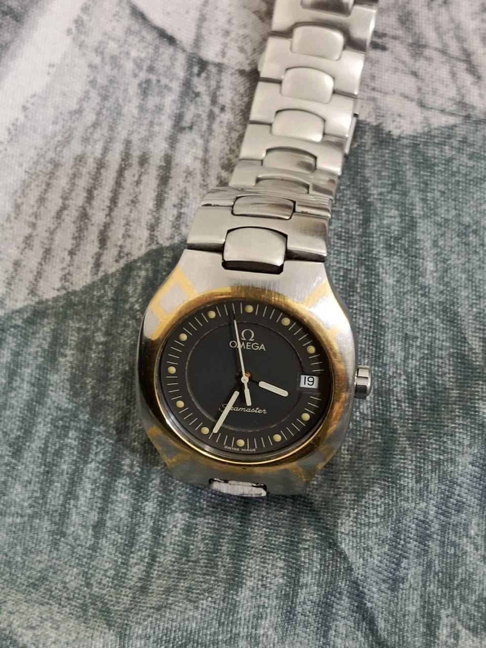 اوميكا كوبرا سي ماستر ذهب وستيل كوارتز 
375دولار


**إذا كنت صاحب هذا الإعلان وتريد حذفه لأي سبب، رجاءا أرسل رسالة إلى الدعم الفني**