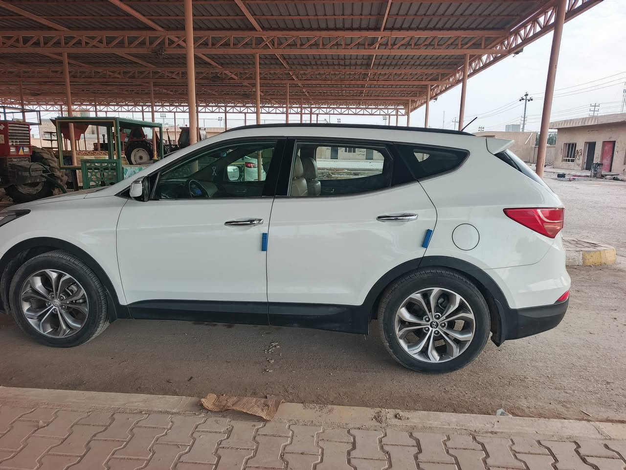 سنتافيا للبيع موديل 2013 فول مواصفات مكفولة من الضربة سيارة جديدة ماشية 198 كيلوا مواصفات خليجية بغداد باسمي الإتصال على الرقم *********** السعر 175 وبيهه مجال قليل
