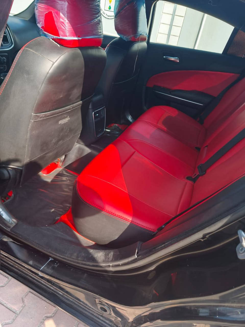 السلام عليكم 
چارجر 2016 وارد امريكي.كفاله من الصبغ. بيهه قطعه وحده تبديل نفس اللون فقط. بدون ايرباك فقط قبق الجنطه مبدل. سياره جاهزه بدون نقص برغي. ماشيه 135 رقمها بصره بأسمي طخم تاير جديد حداده ادامه محرك جديد 
ادامه للتبريد ربل محرك جديد 
سعر 180
للإستفسار *********** \ ***********
