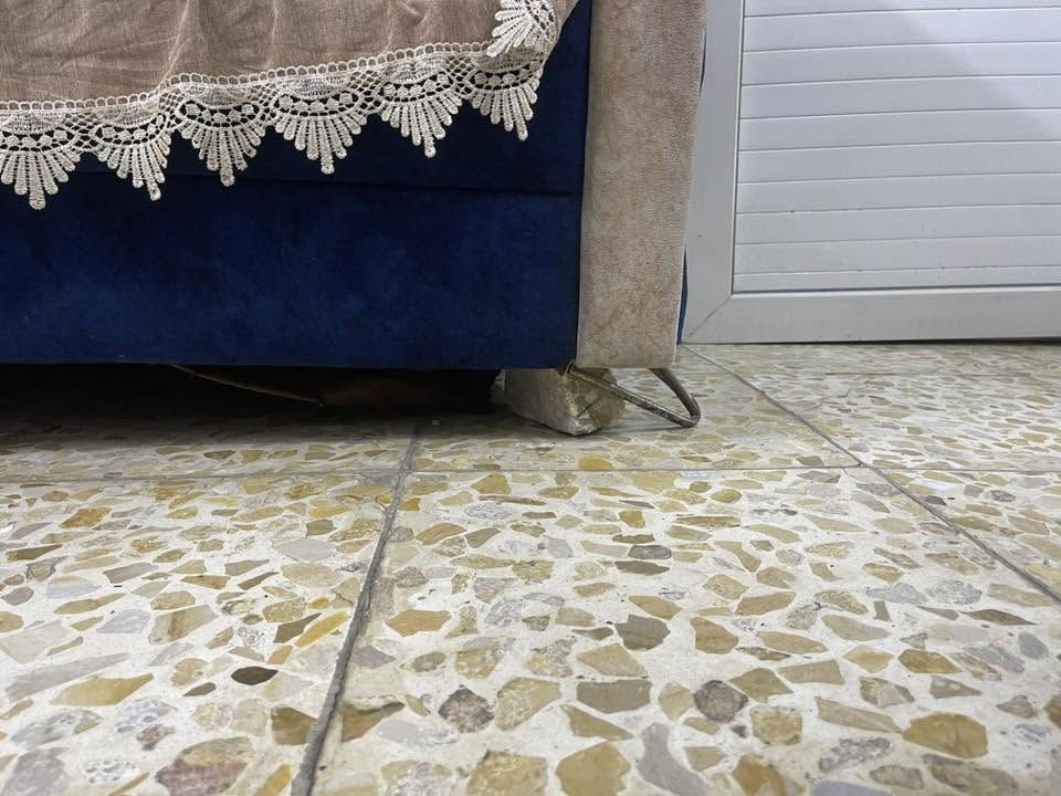 السلام عليكم تخم 10 مقاعد بي ضرر فقط رجل مكسوره وتتصلح ويحتاج غسل يرجع جديدمابي شي السعر 250 قفل بدون عمله الشراي يتصل ***********
