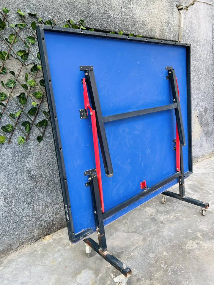 ميز منضده مستعلمه للبيع
السطح مالتها بي ندبات من اللعب بس ينلعب بيها طبيعي 
السعر 150
مكاني بغداد الزعفرانيه
⚠️ملاحظه بالصور ما كاعده عله كاع عدله ف مبين بيها عواج لكن هيه مابيها شي 
***********
