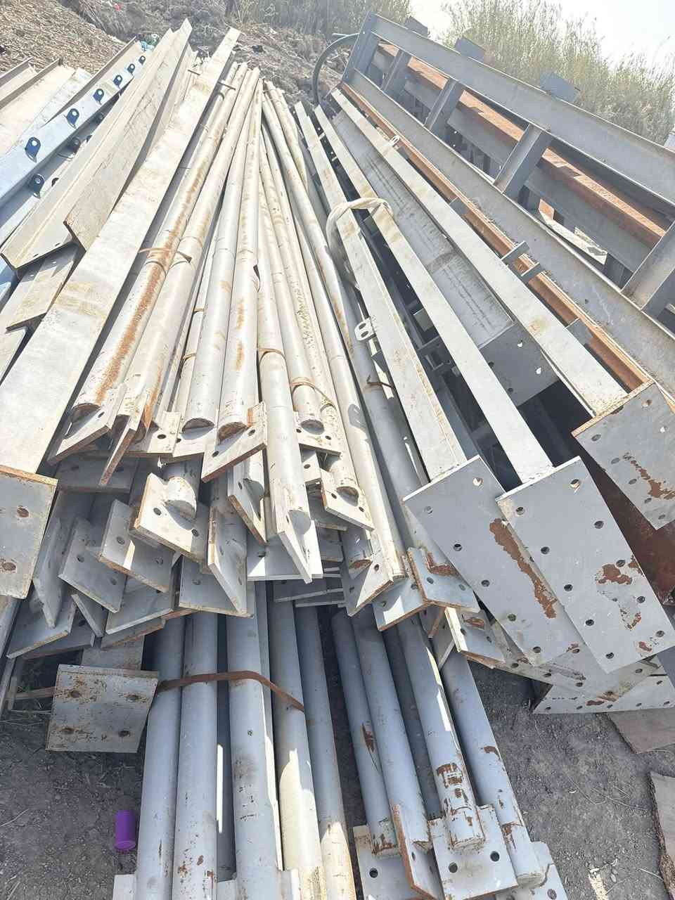 جملون البيع 12*30
البيع  ***********

12دنكه اي بيم 250
تراسات اي بيم ابو 5دبل قطعه 
جسورعدد 12 علا 6متر الجسر قطعتين 
طراحيات 2-4 
اكسات بوري 3انج
