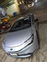 تويوتا بريوس 2024 هايبرد السيارة ماشية 30 mi السيارة فول مواصفات ماعدا...