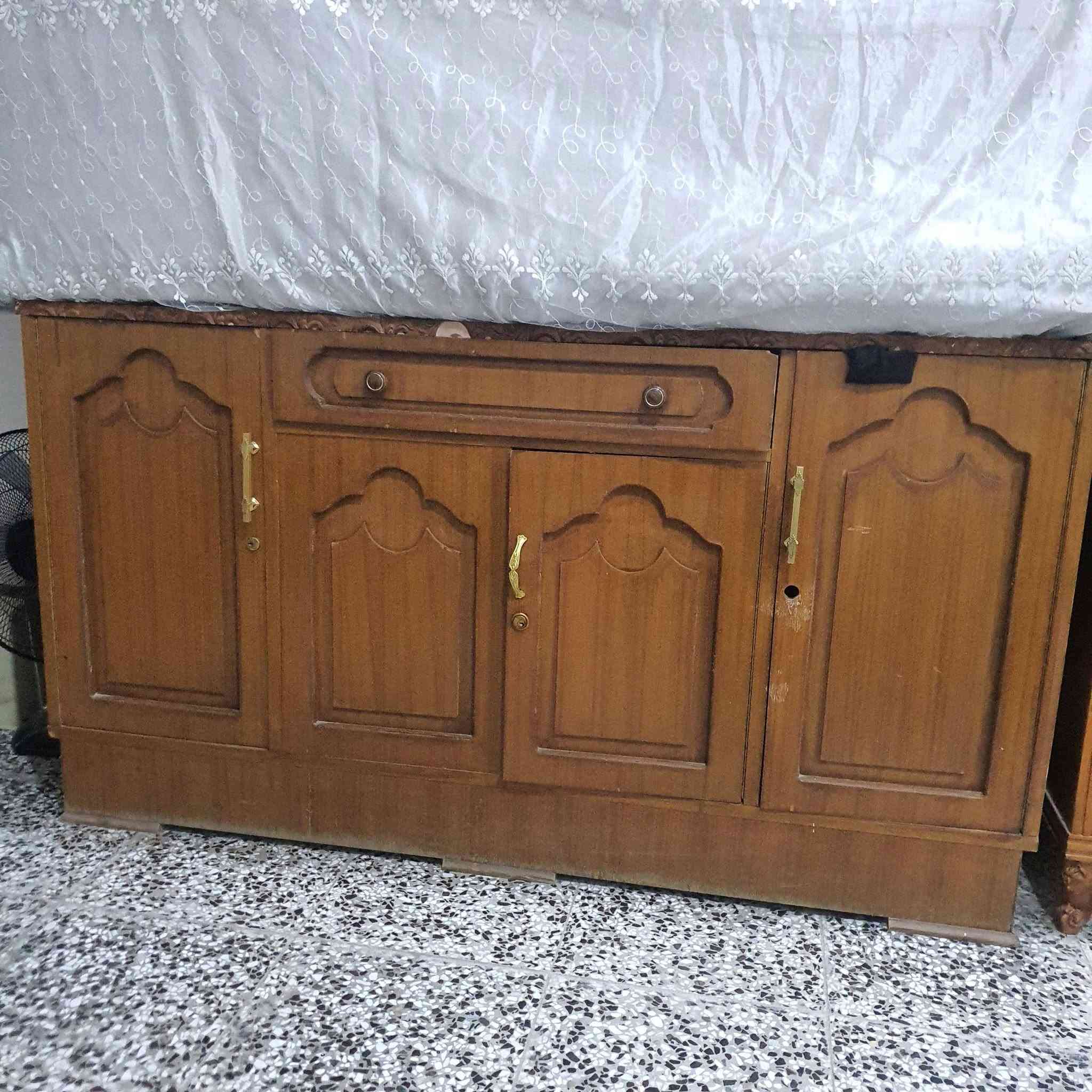 سلام عليكم غراض بيت نظيفات للبيع مكان الغزاليه للاستفسار ***********
