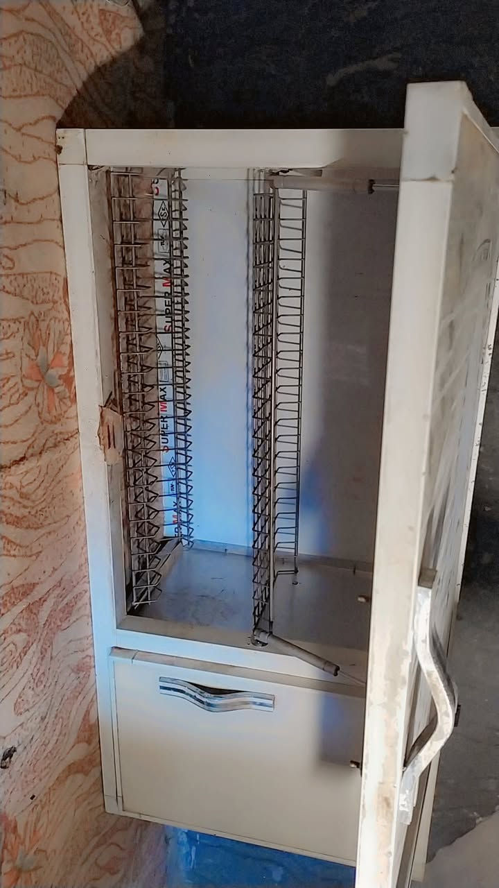 سنك مع ملحق متر ونص للبيع  160
بي مجال اتصل ***********
